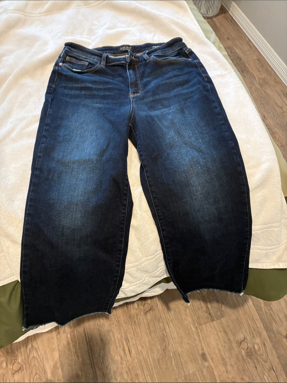 Judy Blue Dark Blue Wide Leg Cropped Jeans